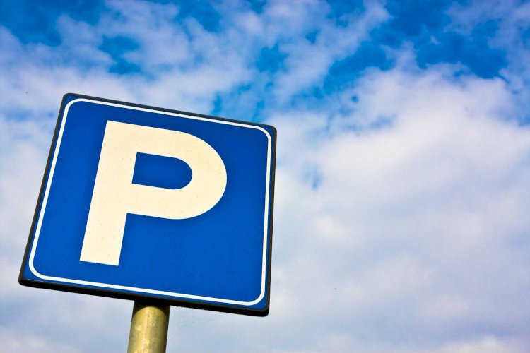Владельцам электромобилей предоставят бесплатные парковки