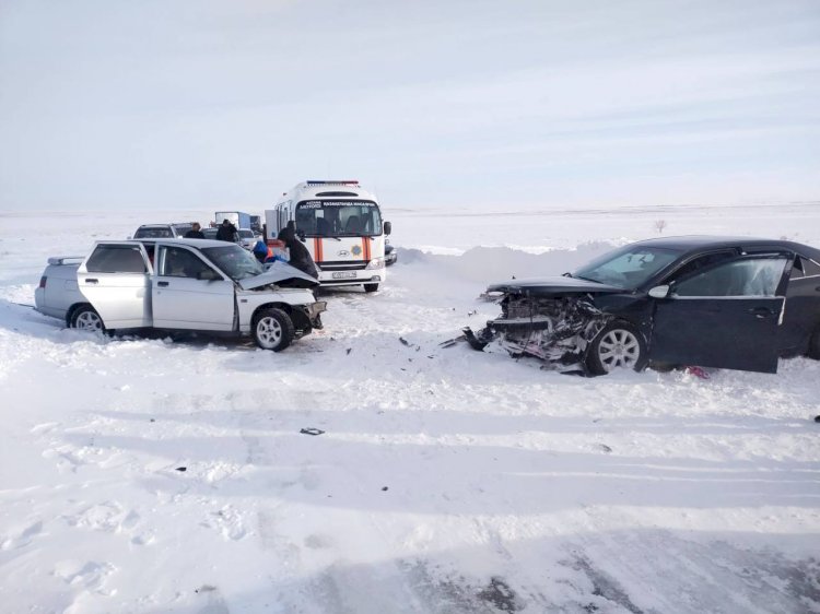 В ДТП на трассе Семей – Усть-Каменогорск пострадали шестеро и погибли два человека