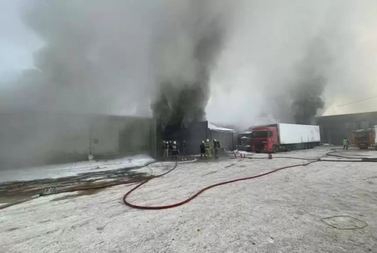 Пожар на складе в Жетысуском районе Алматы ликвидирован