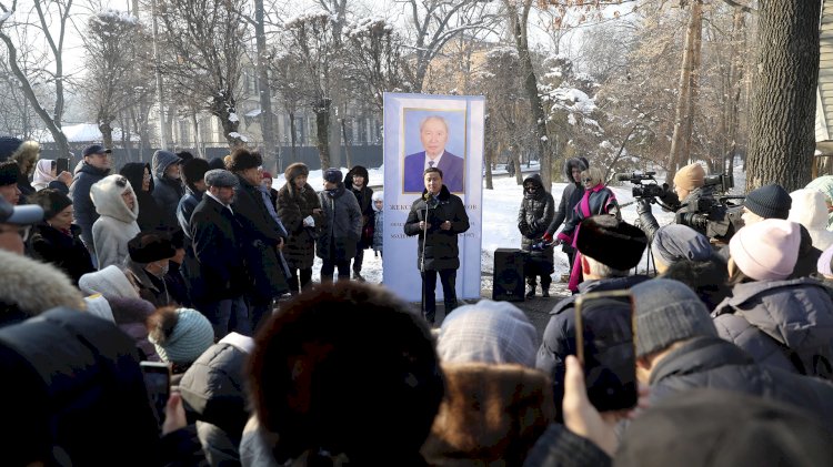 Мемориальную доску в честь музыканта Жексембека Еркимбекова открыли в Алматы