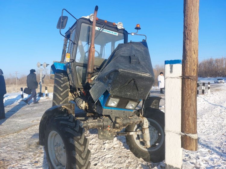 Товарный поезд протаранил трактор в Жетысуской области