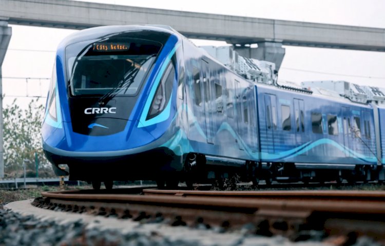 Первый водородный пассажирский поезд запустили в Китае