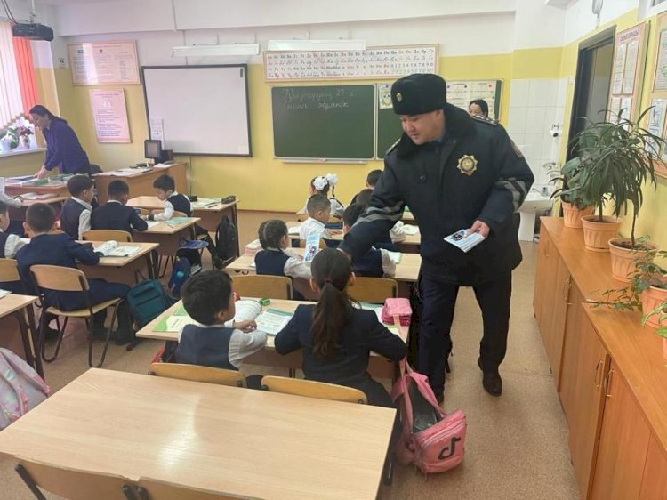 Специальные памятки для школьников разработали в Департаменте полиции Алматы
