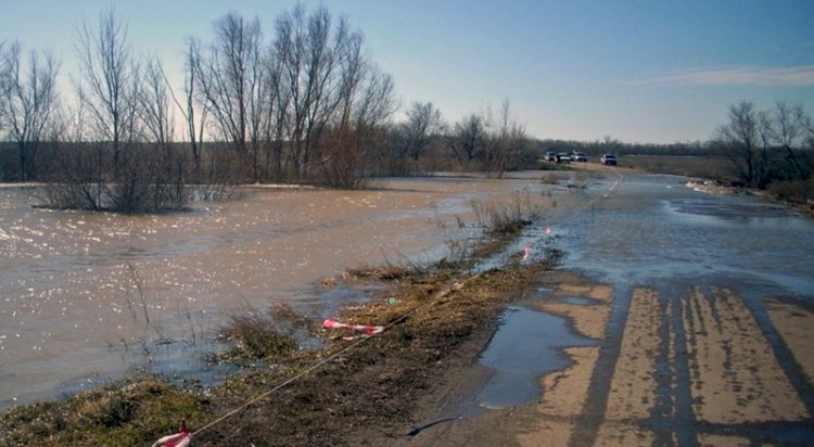 Размыв дороги предотвратили в Алматинской области