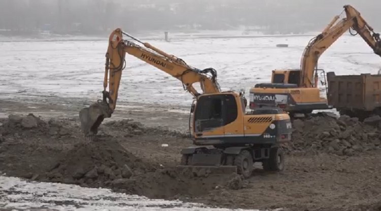 В Алматы приступили к очистке дна водохранилища Сайран