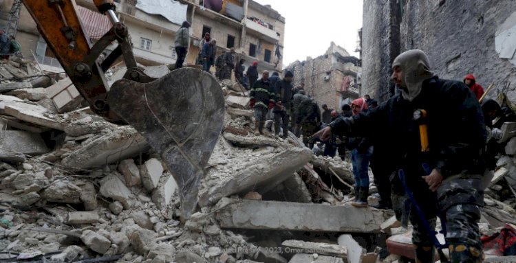 Количество жертв землетрясения в Турции выросло до 5894 человек