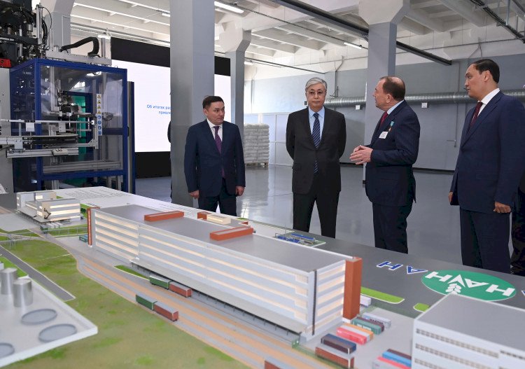 Глава государства посетил завод по производству пестицидов «Астана-Нан Chemicals»