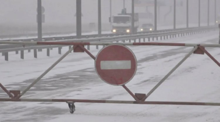 В трех регионах Казахстана закрыли дороги