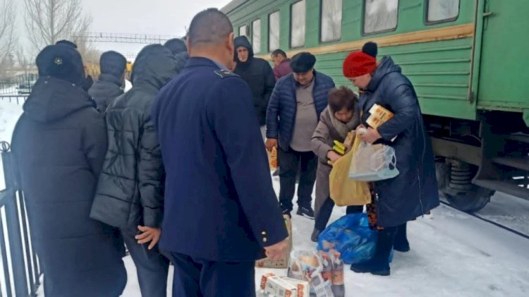 Актюбинцы организовали горячее питание для пассажиров поезда Бишкек – Самара