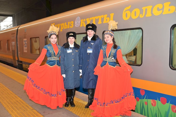 Праздничный поезд запустили по маршруту Астана – Алматы