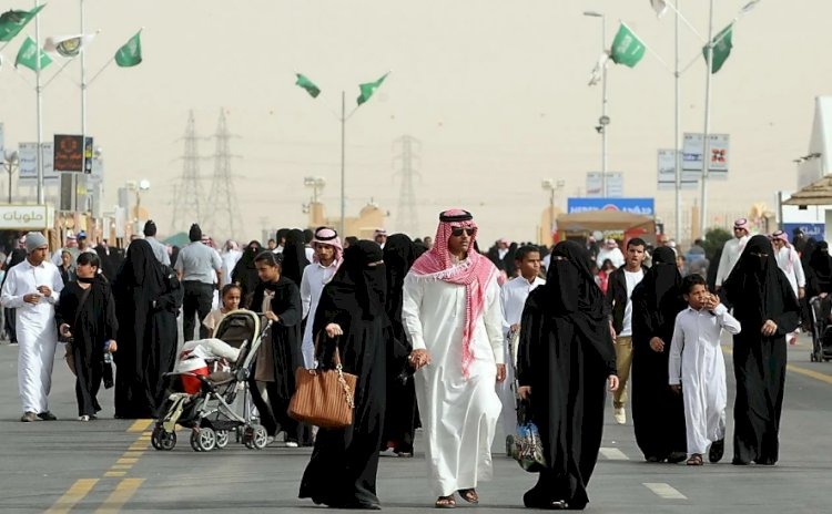Саудовская Аравия рассматривает возможность введения трехдневных выходных