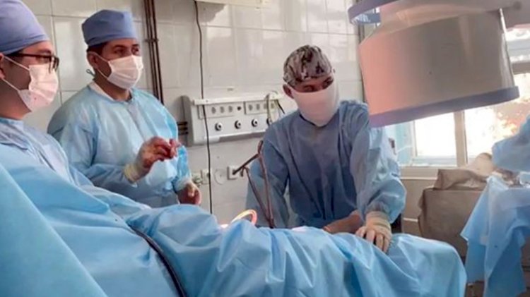 Алматинские врачи провели сложную операцию пожилой пациентке