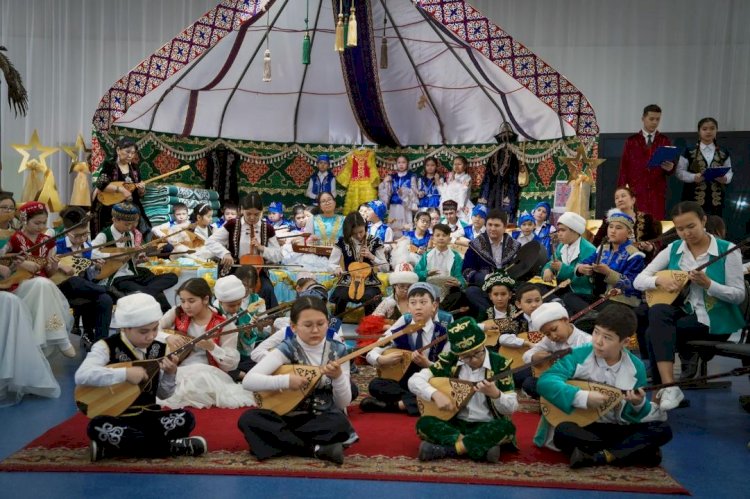 Около миллиона казахстанских школьников приняли участие в челлендже домбристов