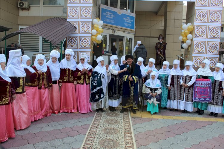 В Алматы с Наурызом поздравили ветеранов и детей с психоневрологическими заболеваниями