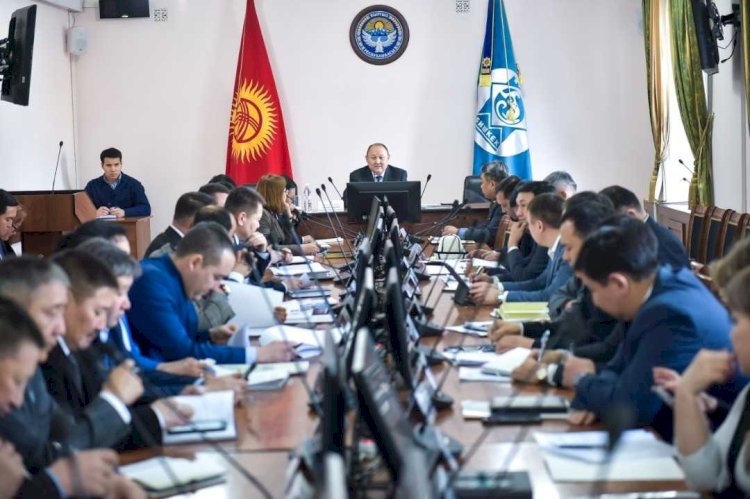 Мэр Бишкека поручил усиленно привлекать горожан к субботникам