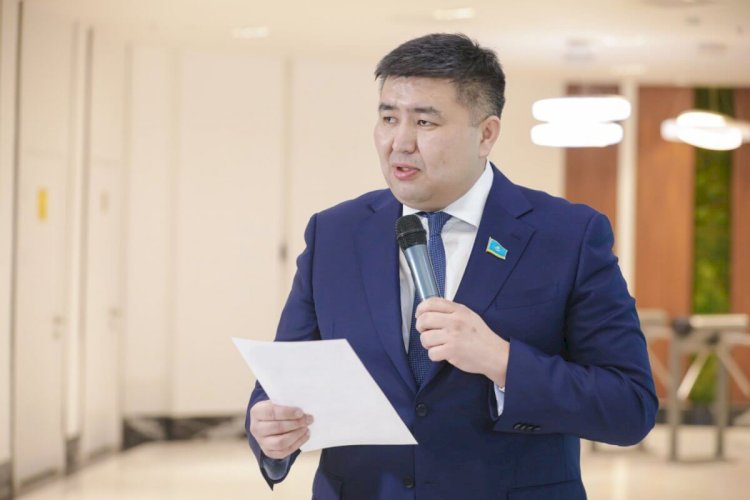 Елнур Бейсенбаев избран руководителем фракции AMANAT в Мажилисе