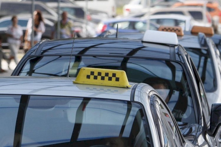 Таксист довез иностранца за 200 тысяч тенге в Алматы