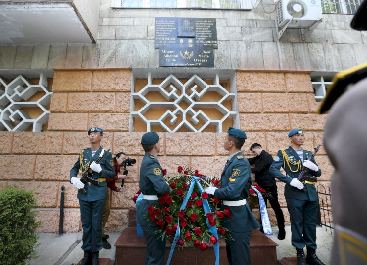 В Алматы почтили память Народного героя Сагадата Нурмагамбетова