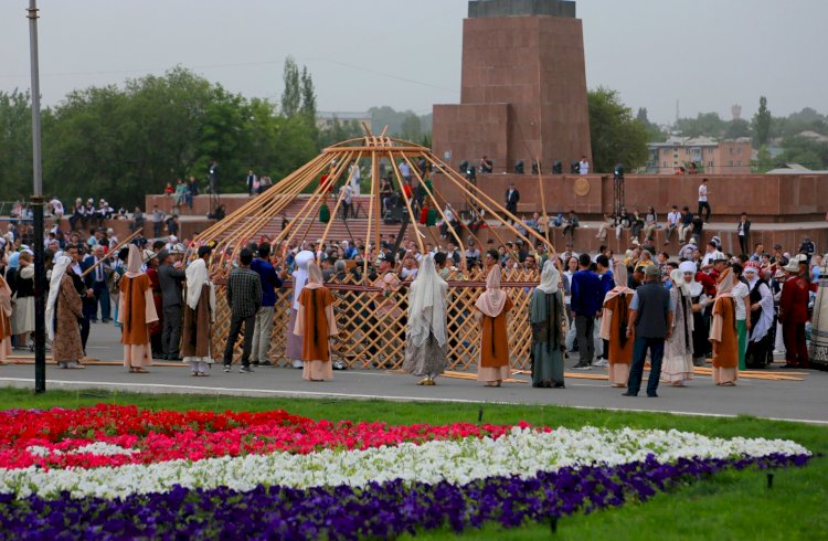 Фестиваль эпосов народов мира в честь юбилеев Чингиза Айтматова и Мухтара Ауэзова проходит в Оше