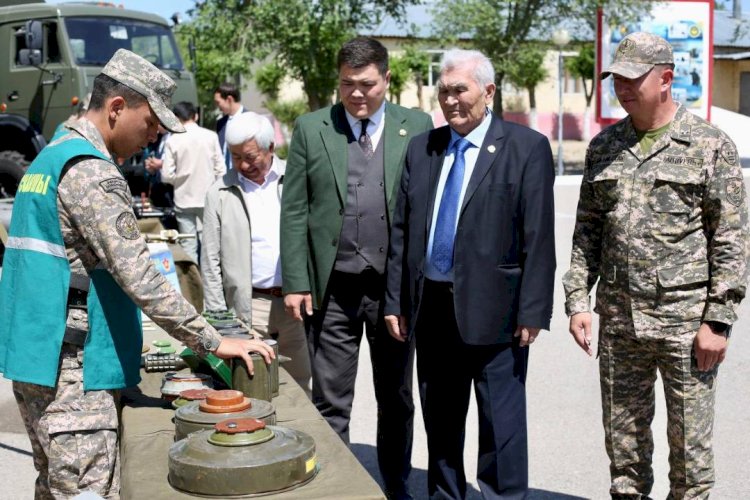 Автор Герба Казахстана встретился с военнослужащими Вооруженных сил