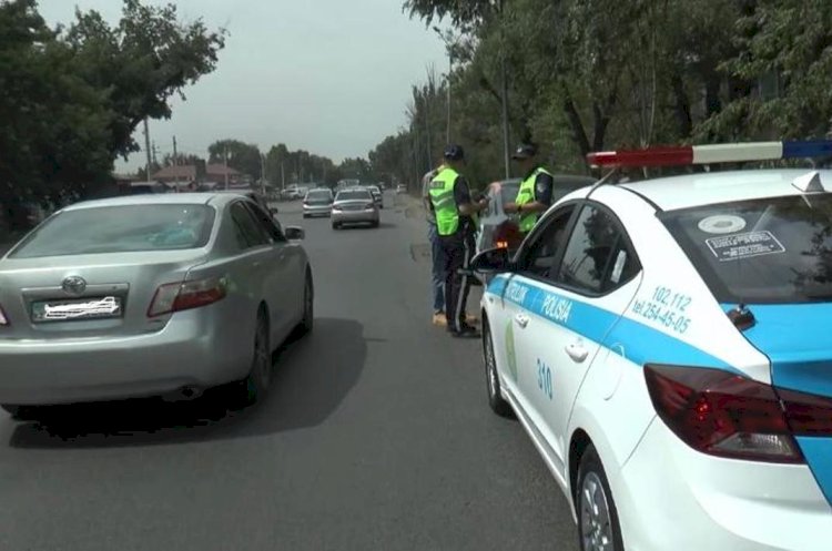 В Алматы начали изымать автомобили должников по налогам