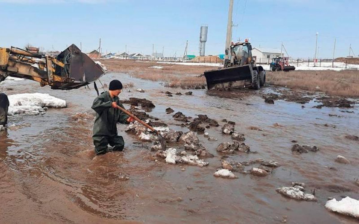 Есть ли наводнение в казахстане. Потоп в Казахстане. Наводнение в Казахстане 2022. ЗКО паводок. Весенний паводок.