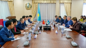 Жумангарин предложил Вьетнаму производить батареи для электромобилей в Казахстане