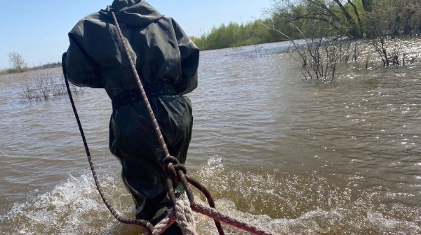Вторая волна паводков в Казахстане: вода из России продолжает прибывать 