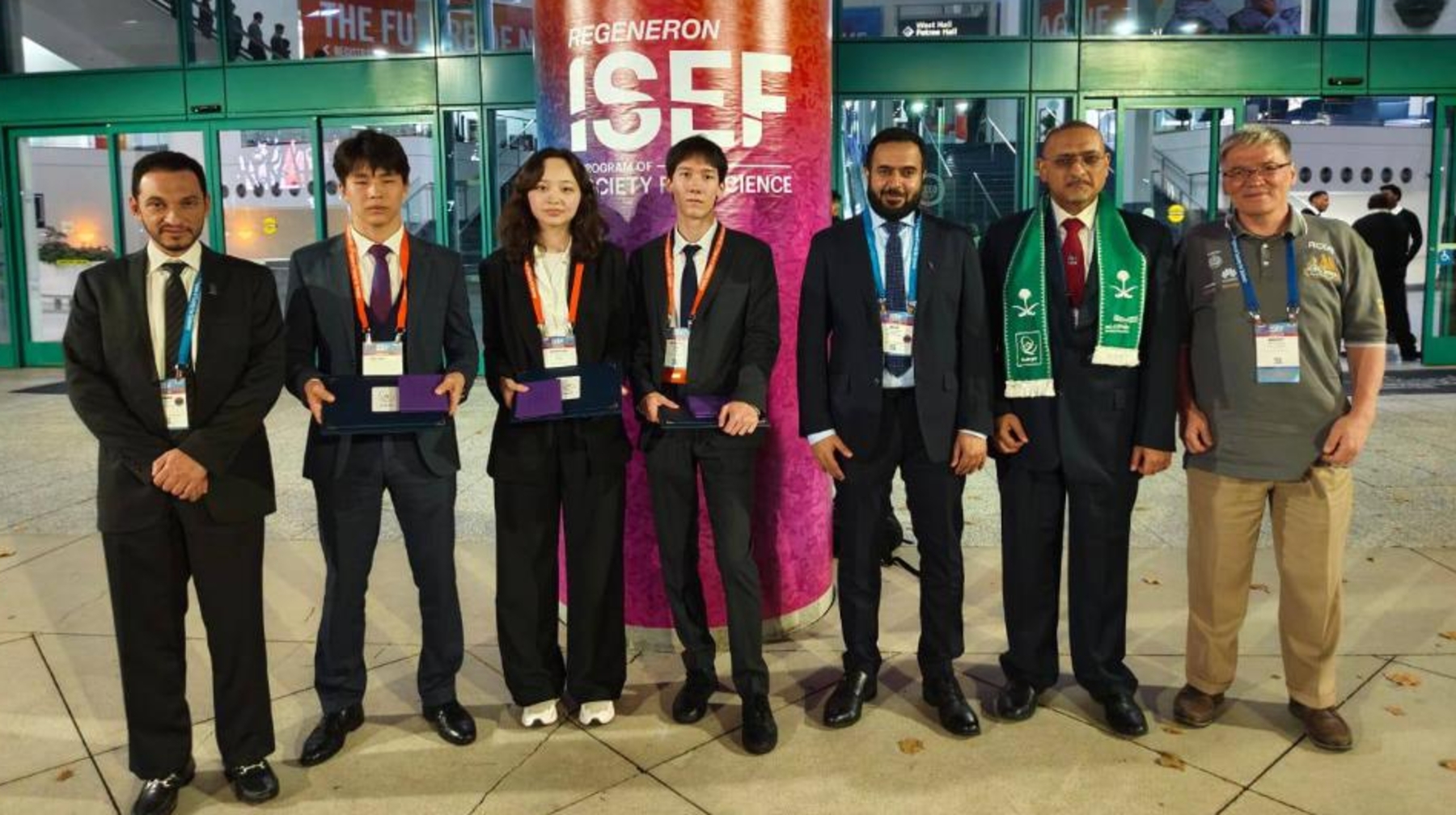 Казахстанские школьники получили престижные международные награды 
