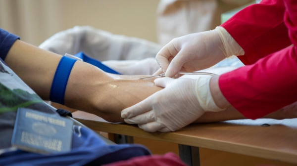 60 слушателей Алматинской академии МВД стали донорами крови для больных детей