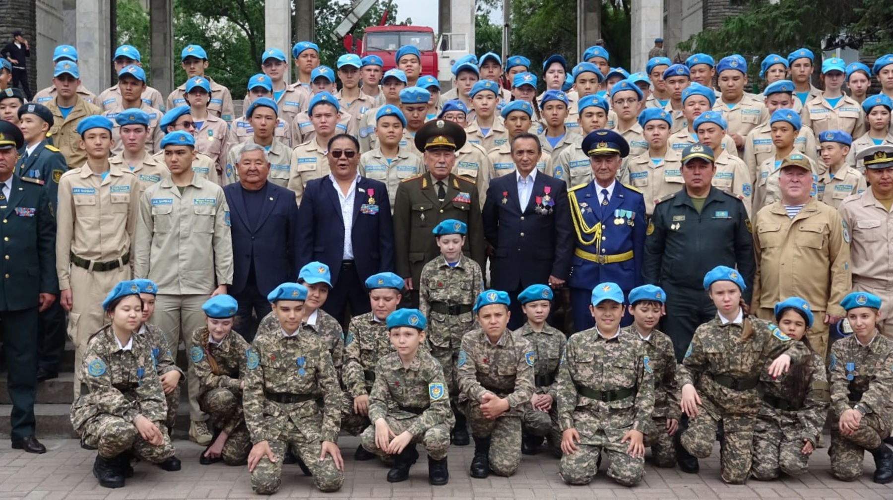 В Алматы чествовали выпускников 9-х классов движения «Жас сарбаз»