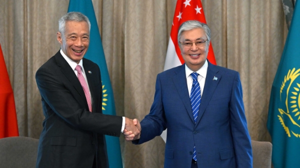Токаев провел встречу с третьим Премьер-министром, старшим министром Сингапура Ли Сянь Луном