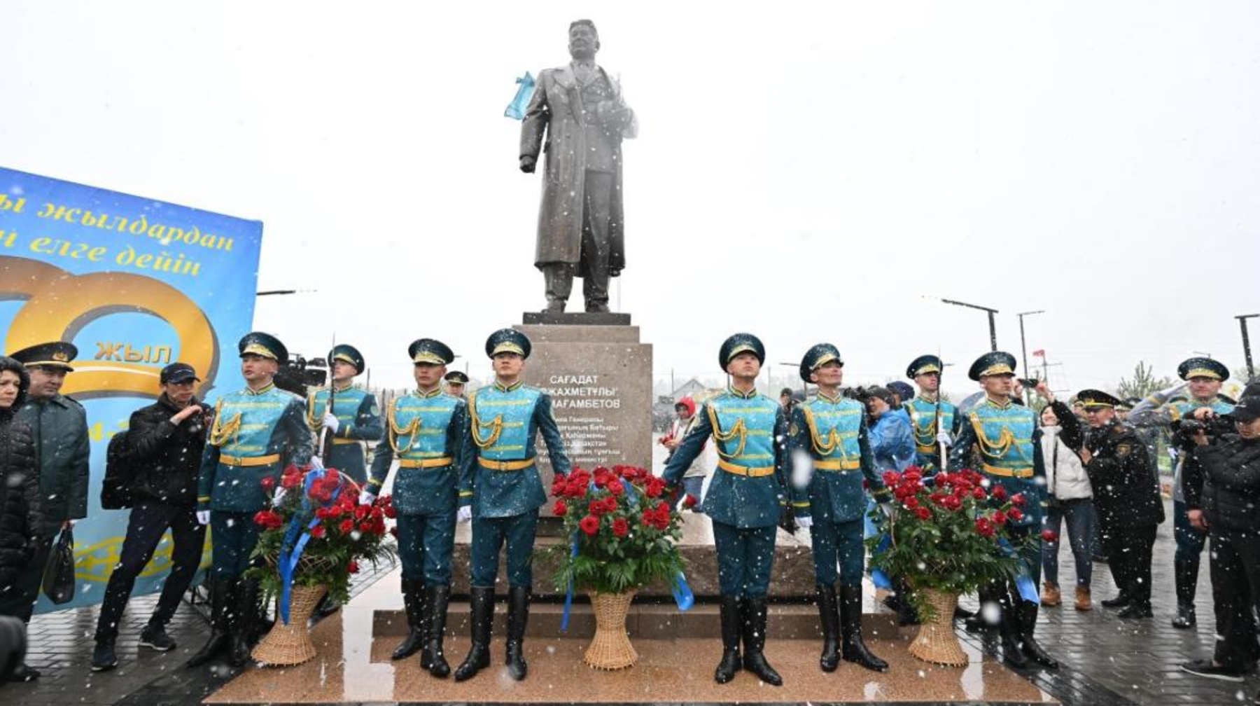 Памятник Сагадату Нурмагамбетову открыли в Акмолинской области