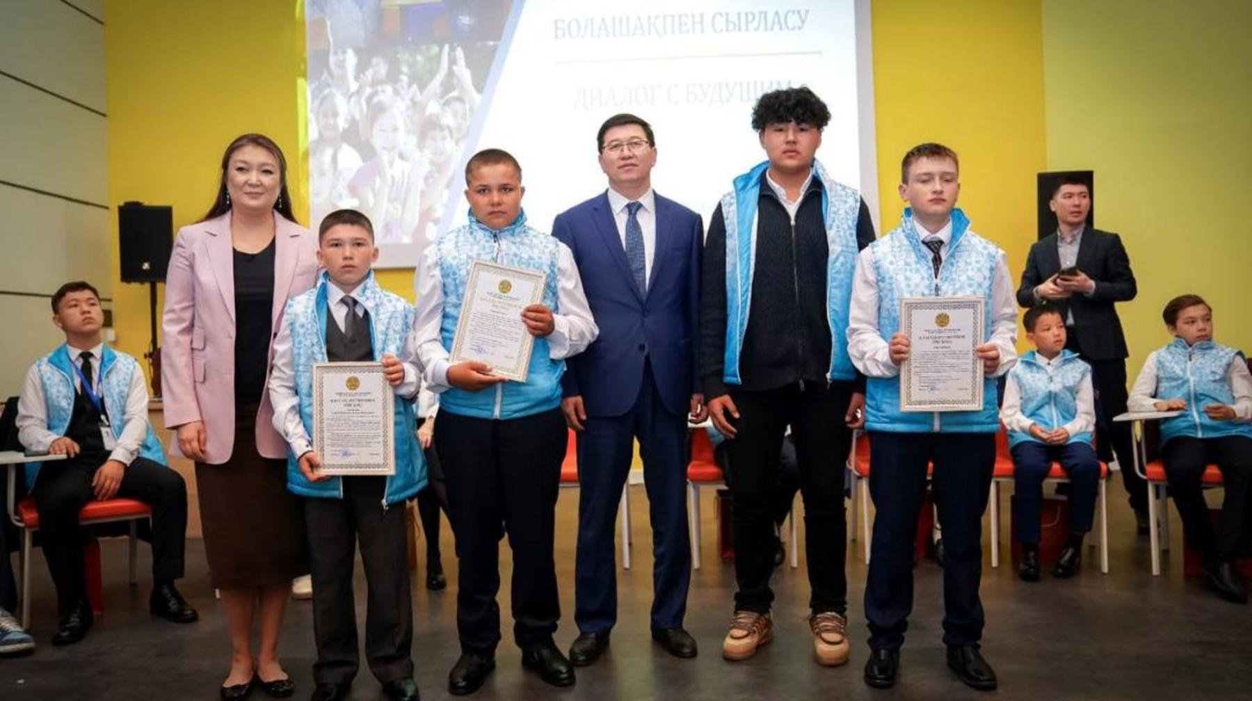Дети-герои: В Минпросвещения РК наградили казахстанских школьников