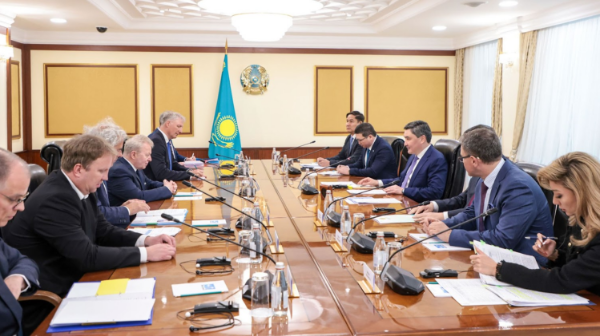  Еврокомиссар Войчеховский отметил благоприятные условия для инвесторов в Казахстане 