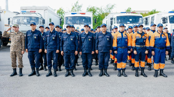 Спасатели МЧС возвращаются из Атырау на места постоянной дислокации