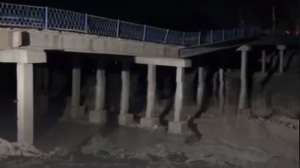 В Шымкенте просел мост через реку Бадам: движение перекрыто