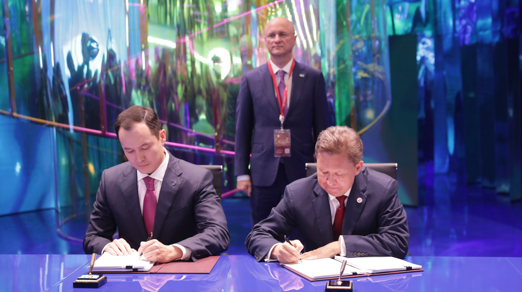 QazaqGaz и Газпром заключили договоры на транзит газа через Казахстан
