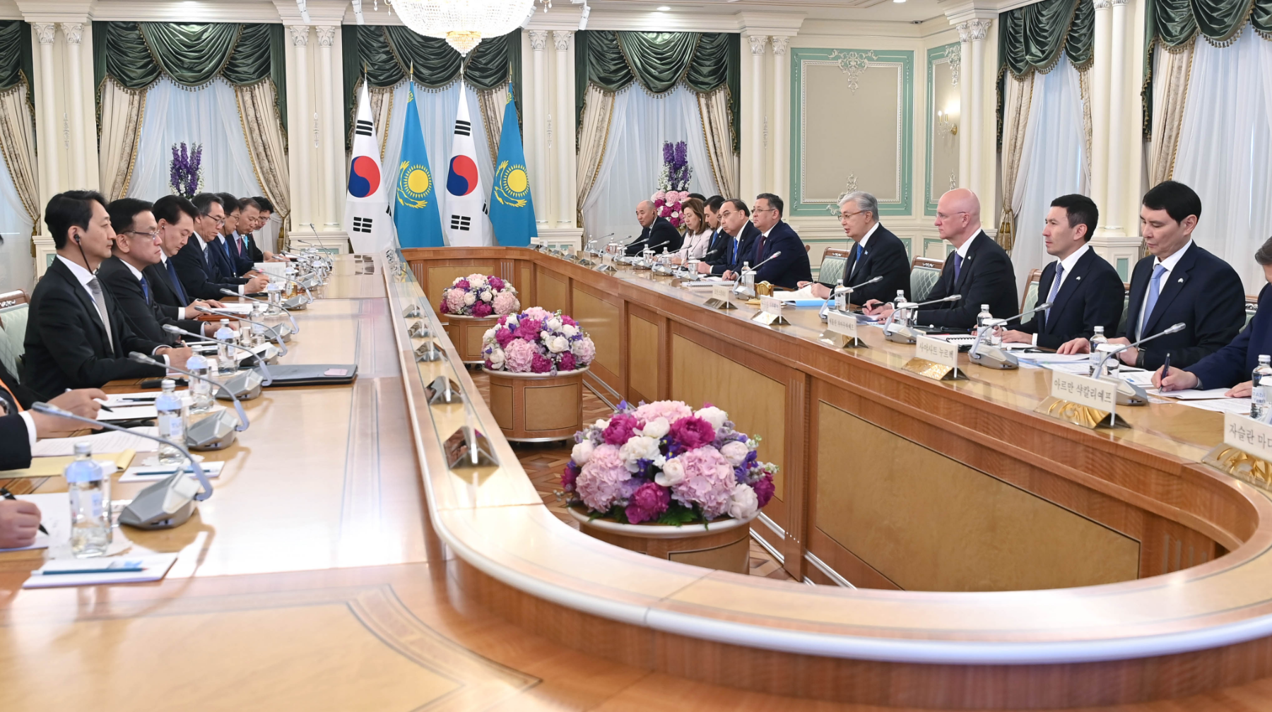 Токаев провел переговоры с президентом Республики Корея 