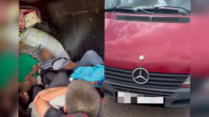 Кыргызстанцев в Россию через Казахстан вез сверх нормы водитель на незаконно переоборудованном авто  