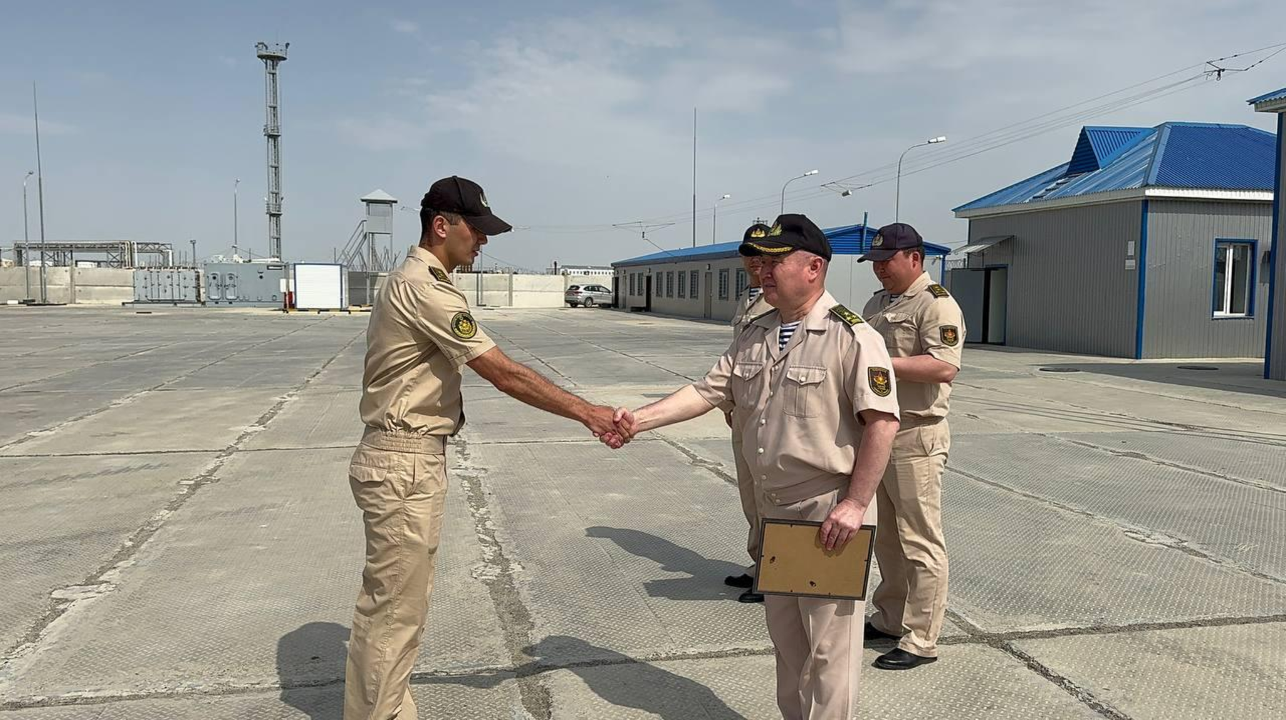 Спасли спортсменов в Каспийском море: военных моряков наградили в Актау 