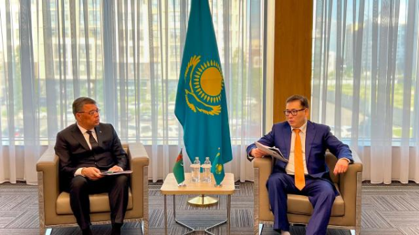  Торговые дома в приграничных с Казахстаном регионах предлагает открыть туркменский министр 