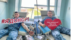 Сотрудник колонии с редкой группой крови стал донором для 5-летнего ребенка в области Абай  