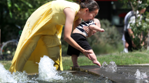 Сильная жара на западе Казахстана идет на спад