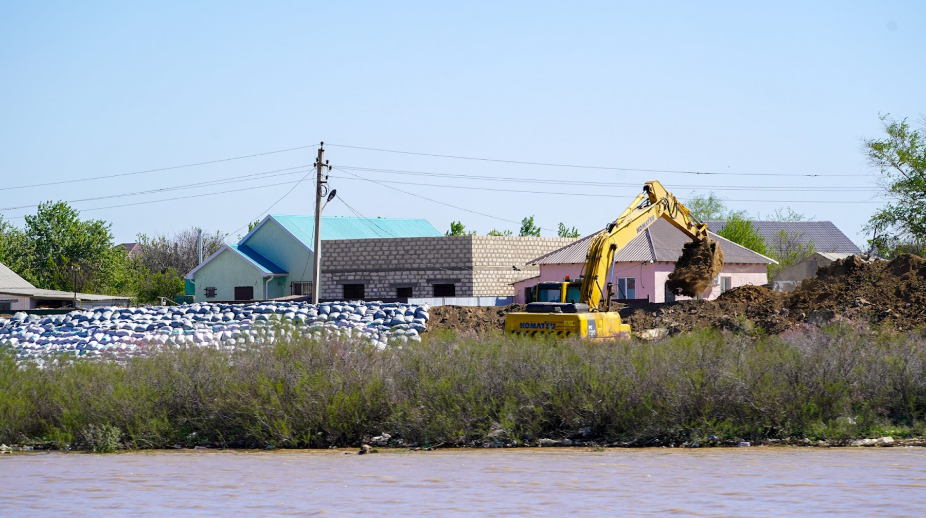 Жилье, объекты и дороги восстанавливают в Казахстане после наводнений 