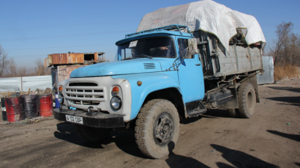 Более 430 тонн мусора вывезли с водоемов в Казахстане