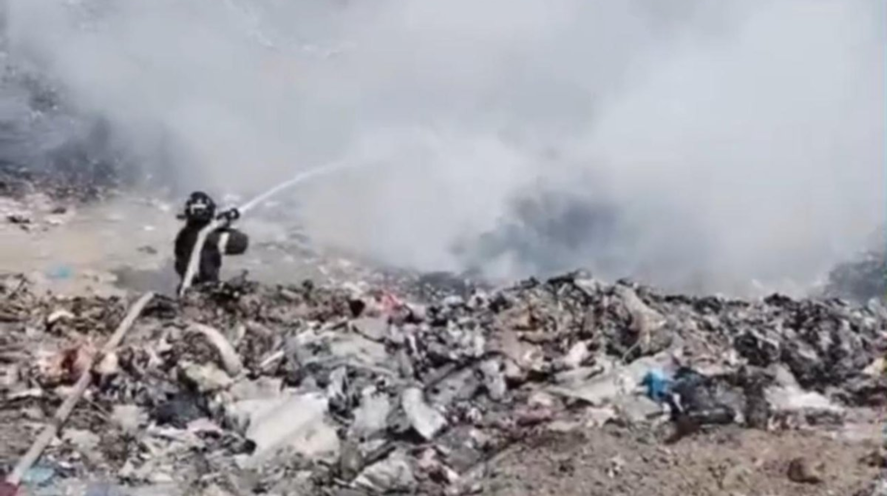 Мусорный полигон загорелся в Карагандинской области