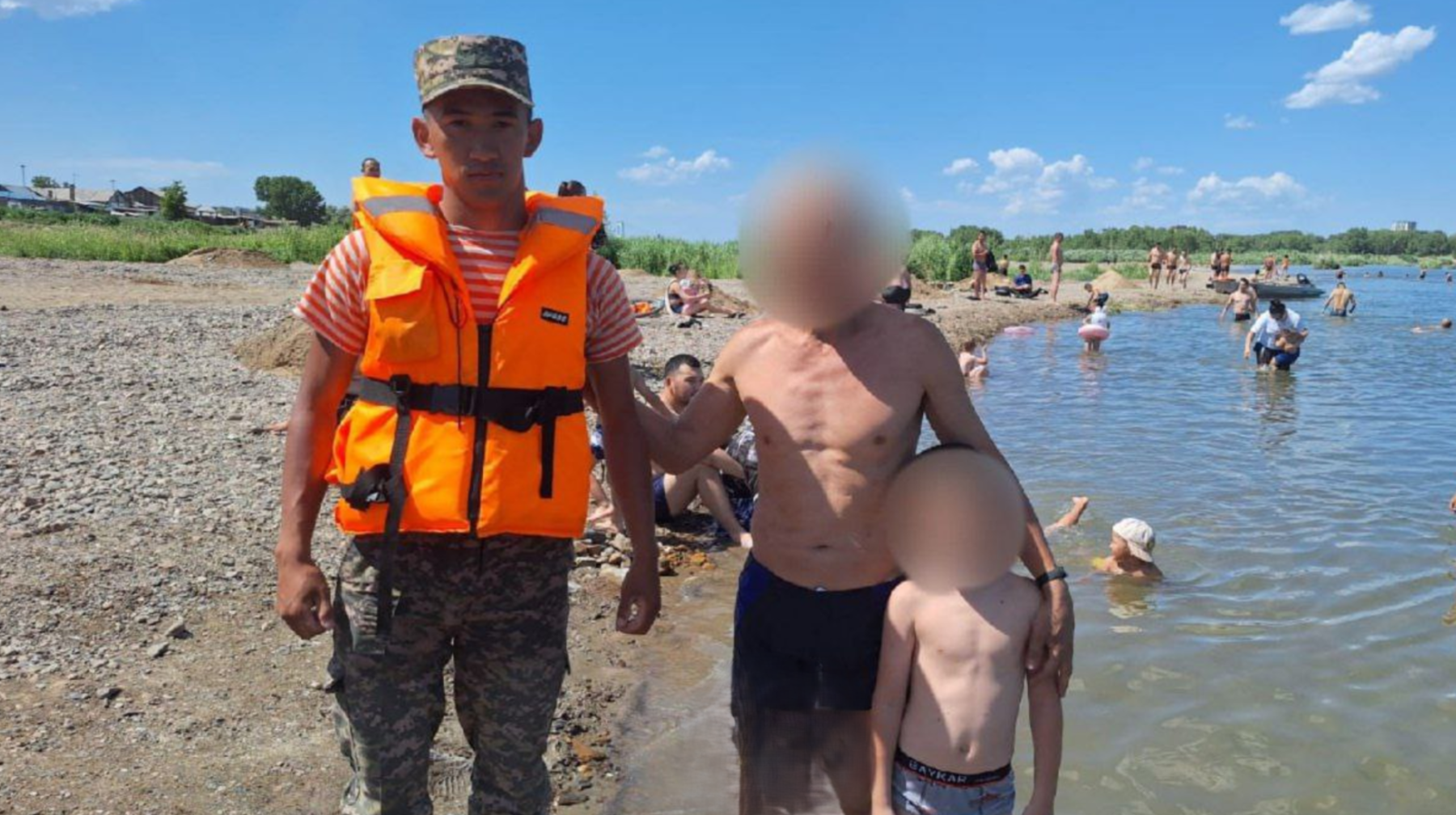 Тонущего в Иртыше семилетнего мальчика спасли гвардейцы 