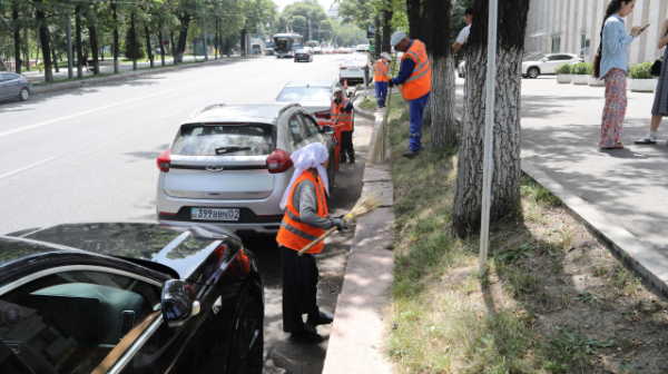 «Алматы жазы»: в масштабной уборке улиц участвуют более двух тысяч единиц техники и рабочих