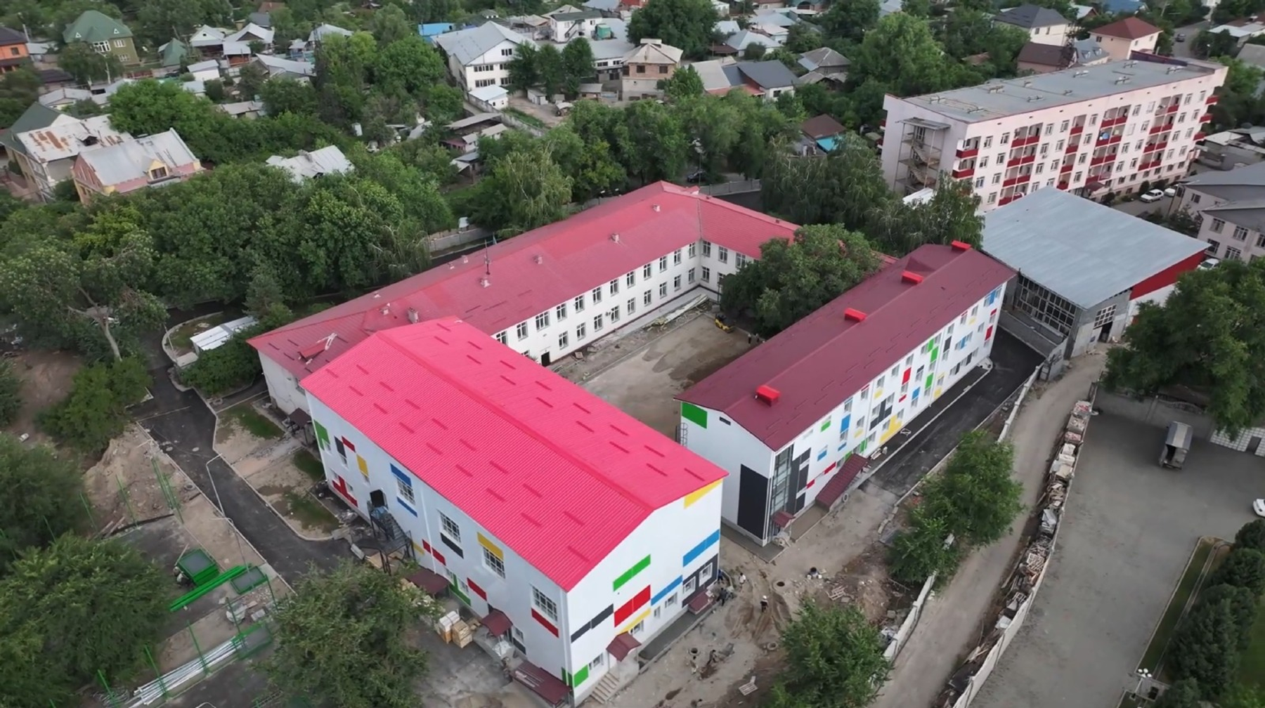 Тысячу школ модернизируют в малых городах и селах Казахстана 